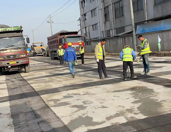 如东老材料的新故事：玻璃纤维土工格栅如何在‘白改黑’浪潮中重获新生？